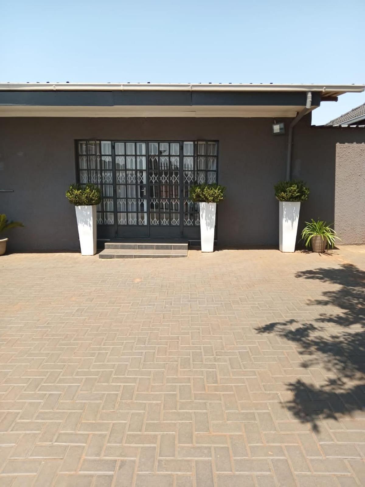 African Kingdom Guest House Boksburg Dış mekan fotoğraf