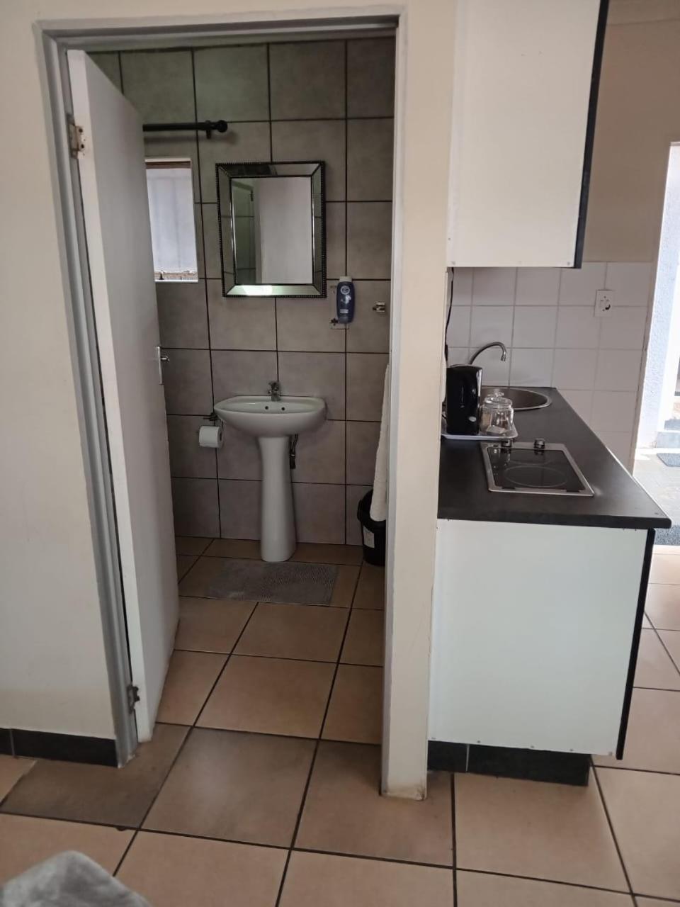 African Kingdom Guest House Boksburg Dış mekan fotoğraf