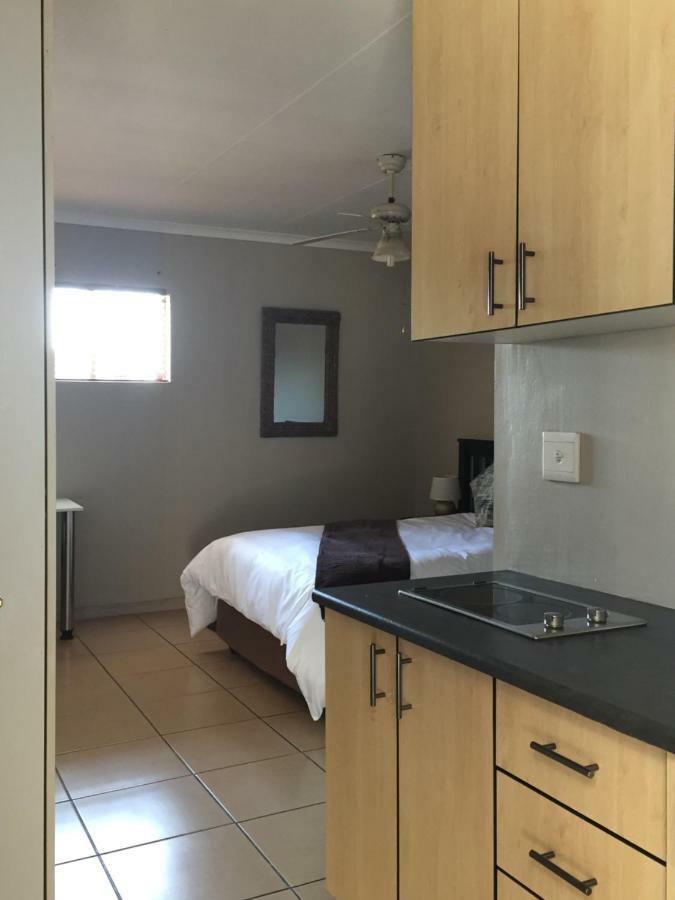 African Kingdom Guest House Boksburg Dış mekan fotoğraf
